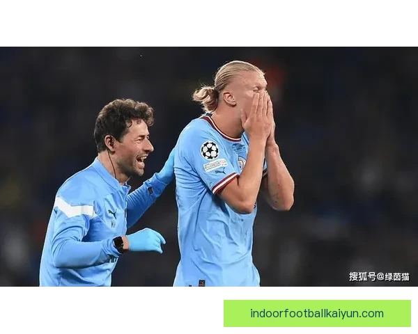 哈兰德2023年三冠王成就引发足球界热议，表现稳健令人瞩目