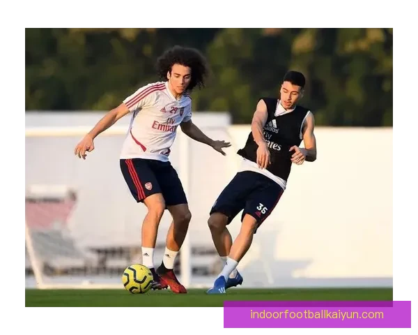 捷克队服红蓝白色搭配引发球迷关注，期待新赛季表现提升